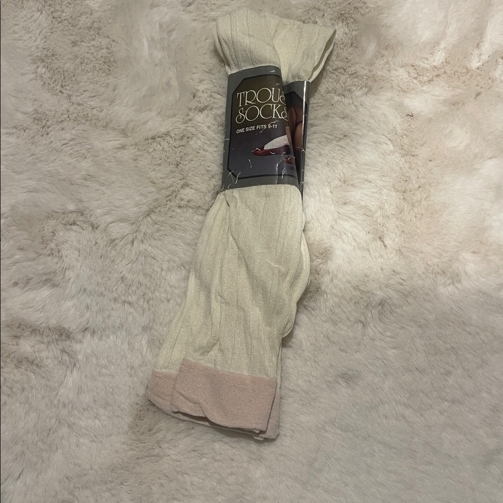 Assorted Women's Socks Collection - Picture 13 of 16